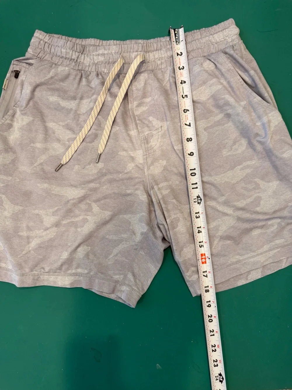 Vuori Ponto Short Grey Camo Size Large